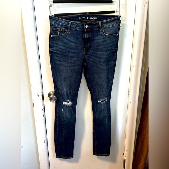 Old navy- mid rise super skinny rockstar jean, distressed knees size 10 Long - Picture 1 of 5